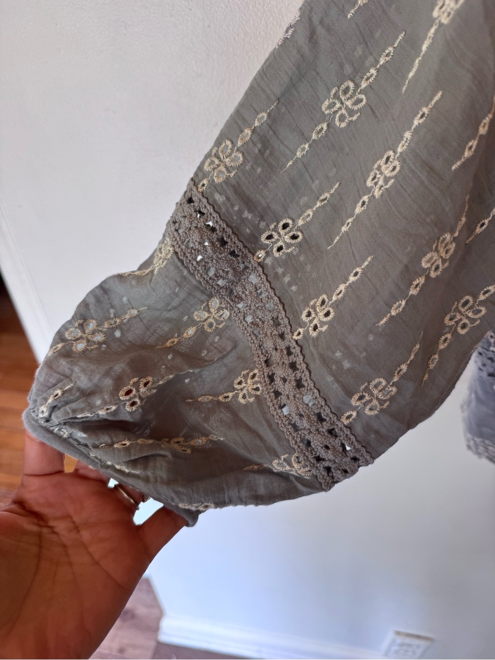 American Eagle blue eyelet Boho Lace-Trim Peasant Blouse size medium NEW! - Picture 5 of 11